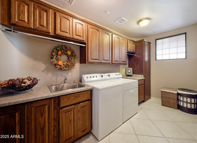 Building Photo - 25550 N Wrangler Rd