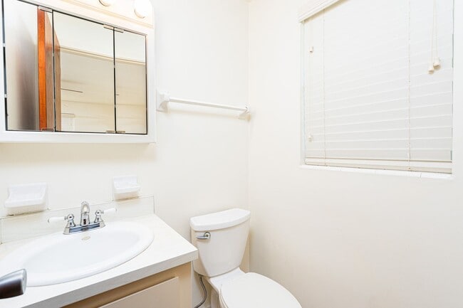 Building Photo - 3 Bedroom Home in Port Orange