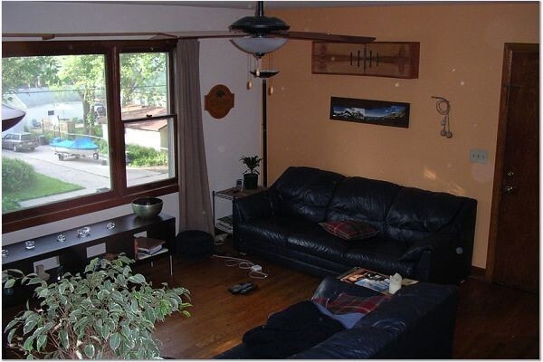 living room - 1139 E GORHAM ST APT 2