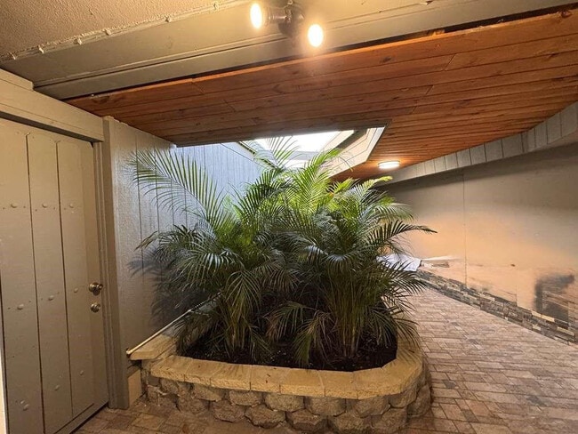 Building Photo - 3350 Powerline Rd