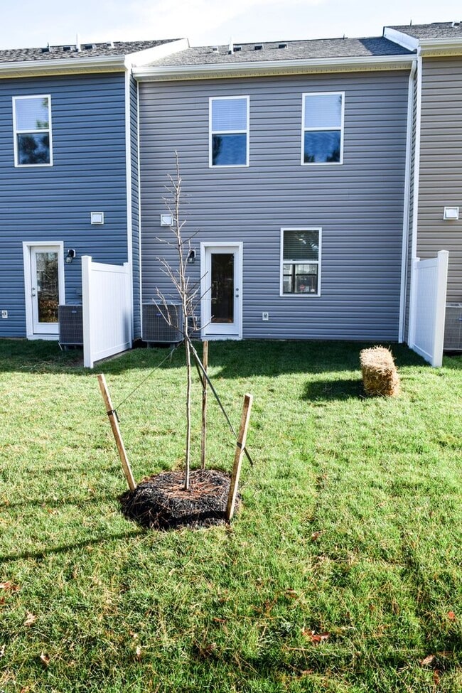 Building Photo - Brand NEW Townhome for Rent!