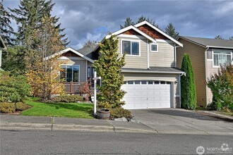 Building Photo - Tri-Level 3 bed 2.5 bath W/ Mountain Views...