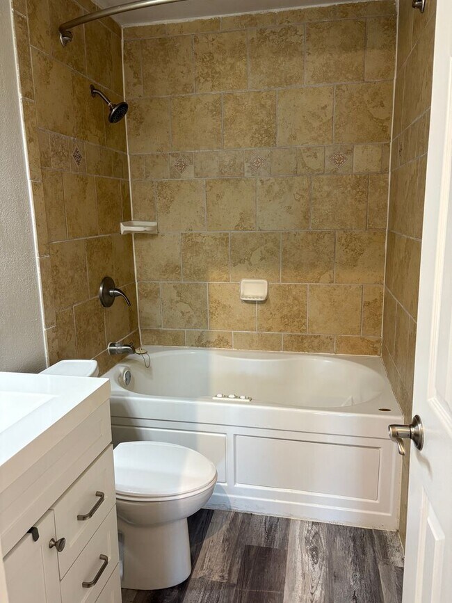 Building Photo - Charming 2-Bedroom, 2-Bath Home in the Hea...