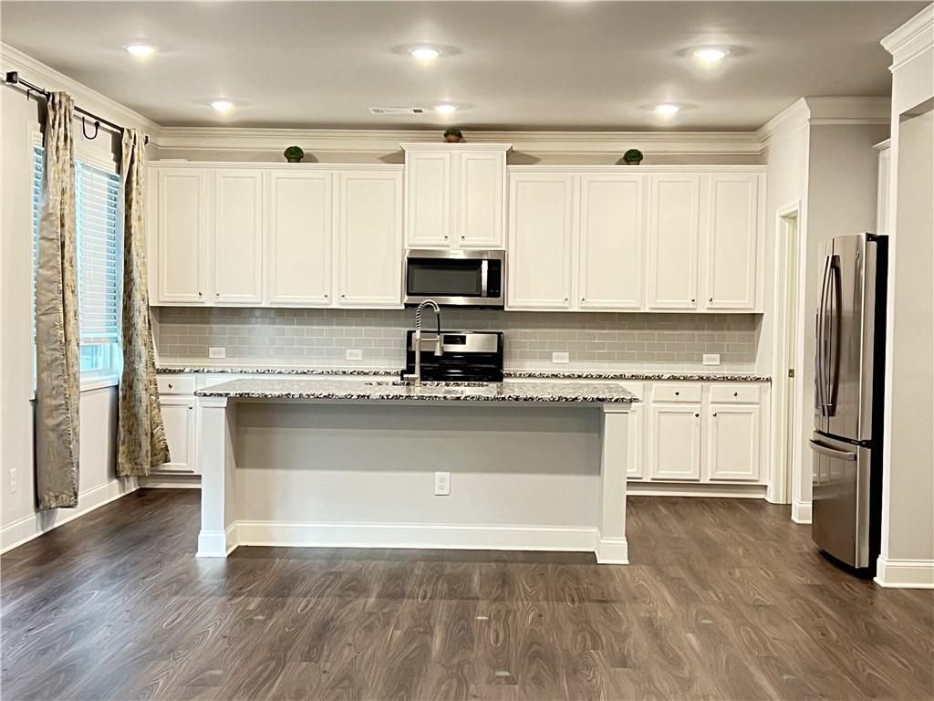Building Photo - 4675 Silver Oak Dr SW