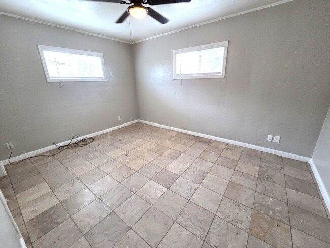 Building Photo - 4 Bedroom 2 Bath Home