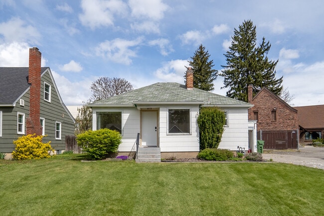 Primary Photo - 2818 W Euclid Ave