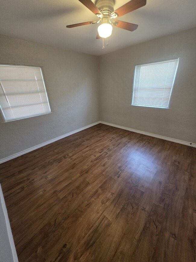 Building Photo - 3 bed 1 bath remodeled home, move in ready!