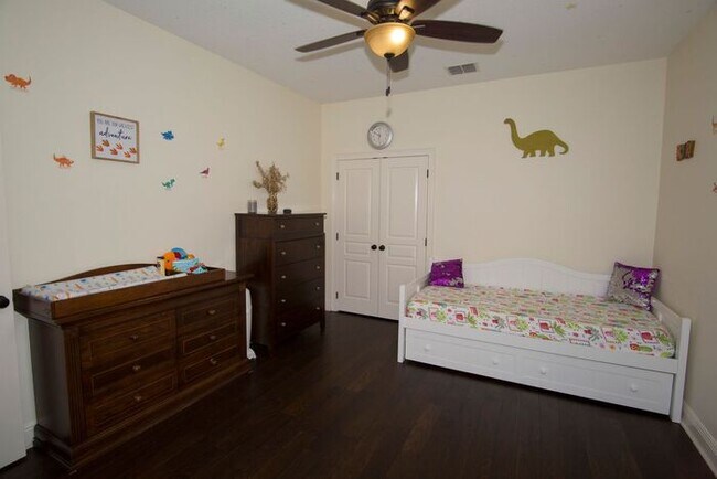 Building Photo - Beautiful 4 Bedroom/4 Bath in Belle Isle w...