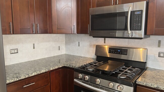 Building Photo - 385 Grissom Ct