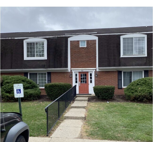 921 Hoover Village Dr 921 Hoover Village Dr Indianapolis IN 46260