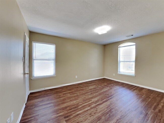 Building Photo - 9419 Stoneridge Canyon Ln