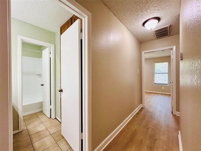 Building Photo - 12300 Deer Falls Dr