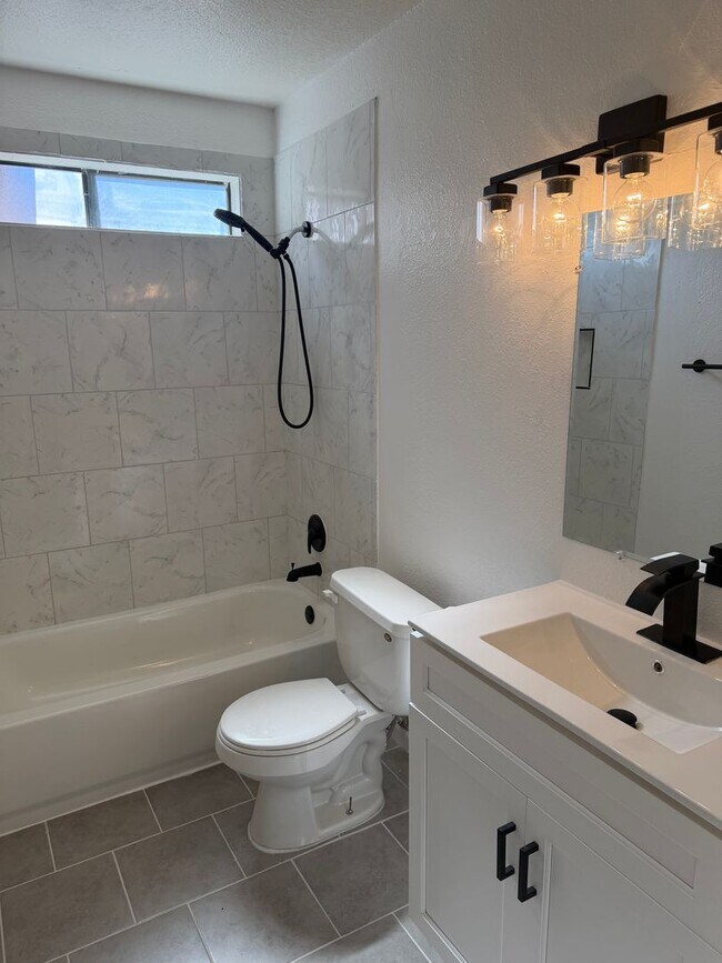 Building Photo - Updated 2 Bedroom 2 Bath with Office Near Fort Huachuca