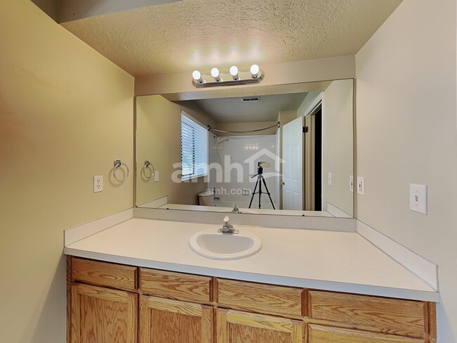 Building Photo - 2152 N 850 W