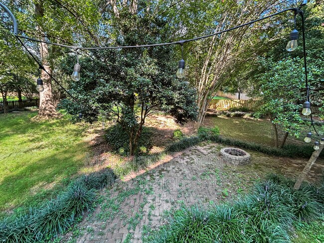 Building Photo - 7 Waxwing Ct