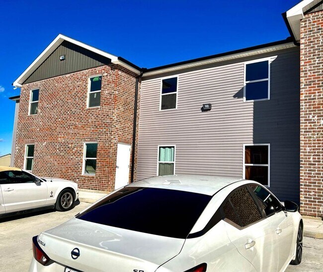 Building Photo - 2 bed 1 bath apartment in Jackson, MO