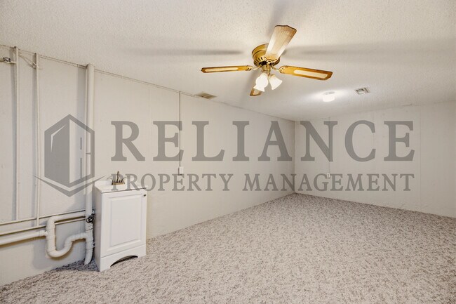 Building Photo - 428 Peach Tree Ln