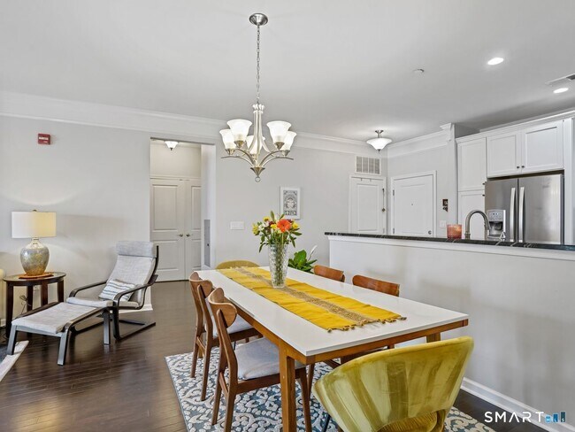 Building Photo - 302 Center Meadow Ln