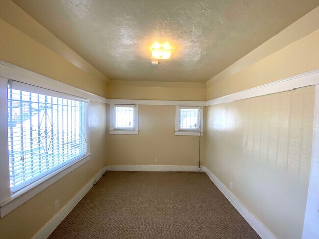 Building Photo - 1513 W 45th St