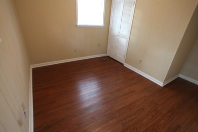 Building Photo - Charming 3BR/1BA Duplex in Convenient Location