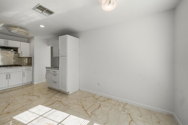 Building Photo - 3203 Golden Willow Dr