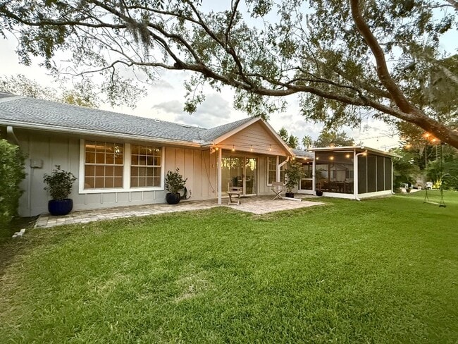 Building Photo - Gorgeous Hidden Lakes 3/2/2 Home