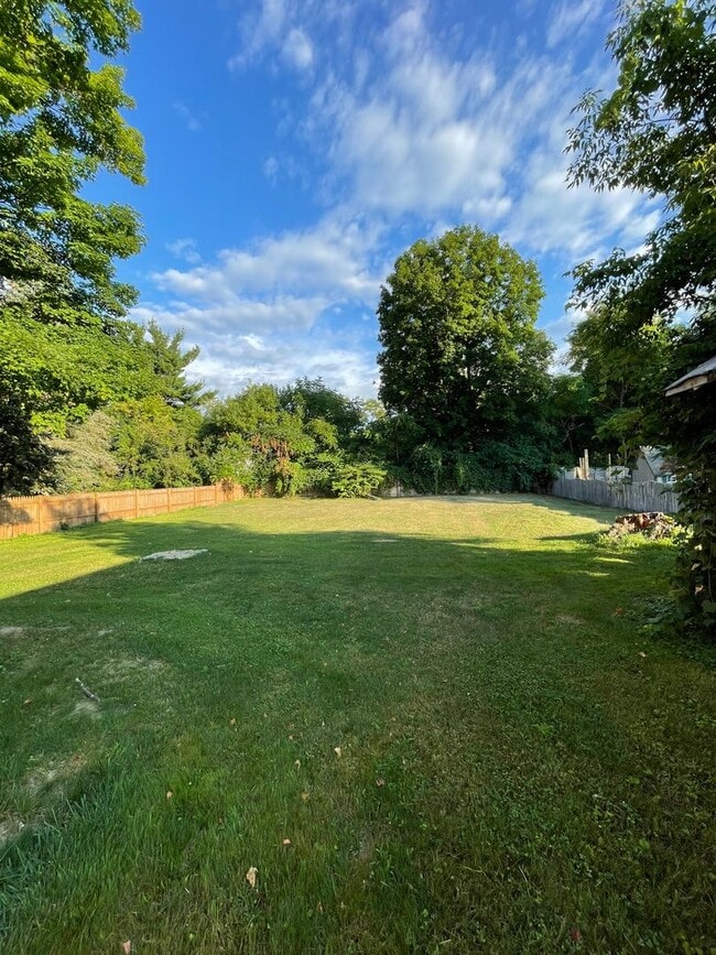 Building Photo - Village of Black River 4 /5 Bedroom Home w...