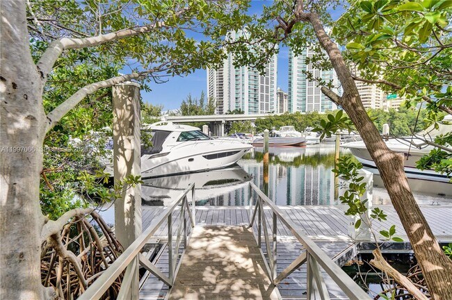 Building Photo - 19101 NE 36th Pl