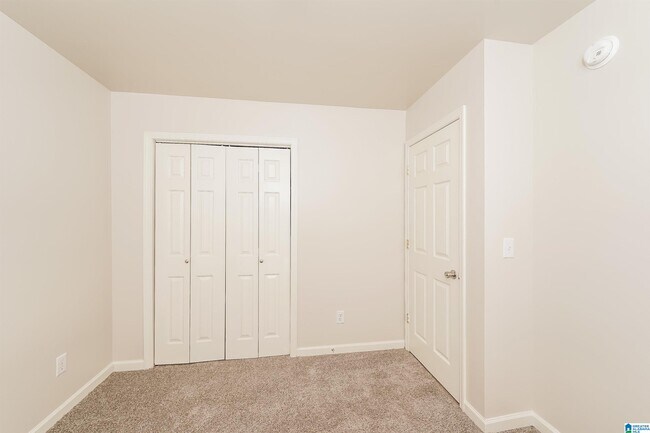Building Photo - 975 Moonlite Dr