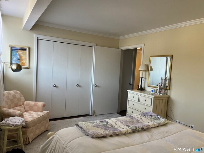 Building Photo - 167 Heritage Vlg