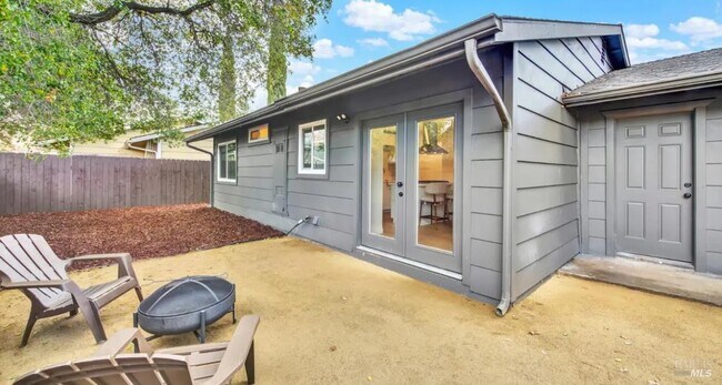 Building Photo - 6610 Oak Leaf Ct