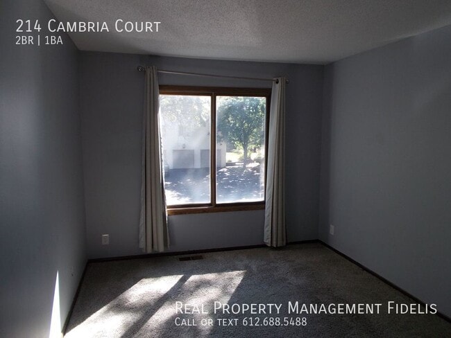 Building Photo - 2 Bedroom, 1 Bathroom Townhome in Woodbury