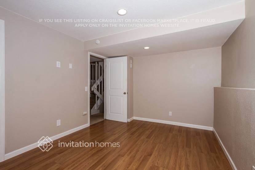 Building Photo - 10165 E Peakview Ave