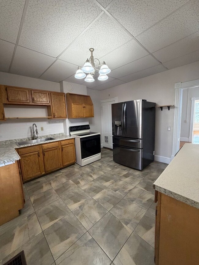 Primary Photo - 27-29 Dalton Ave