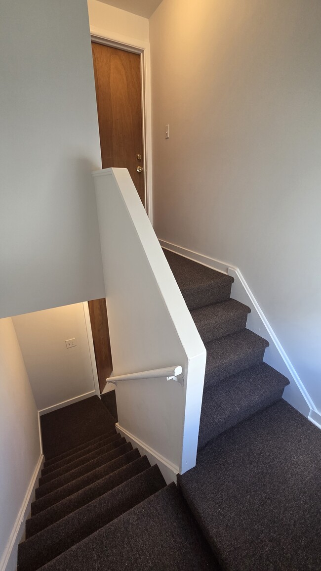 Building Photo - 247 School St