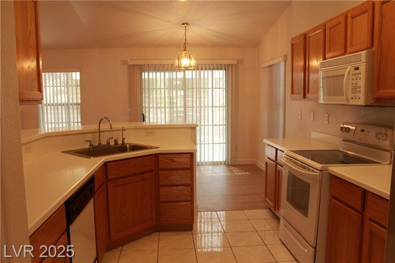 Building Photo - 5444 Desert Paradise Dr