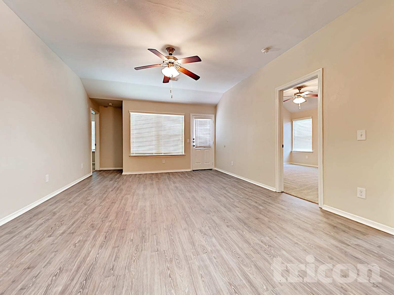 Building Photo - 110 N Golden Oak Dr