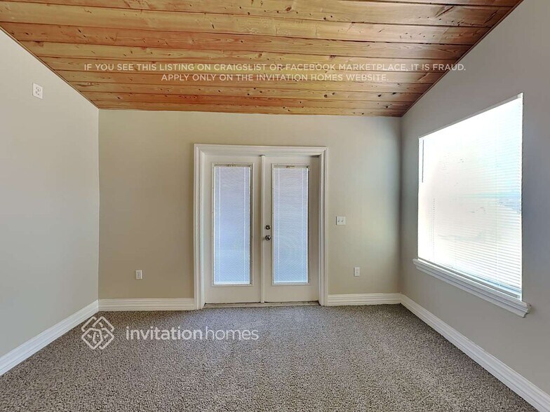 Building Photo - 10613 Lakeshore Dr