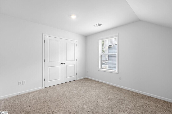 Building Photo - 520 Barbican Pl
