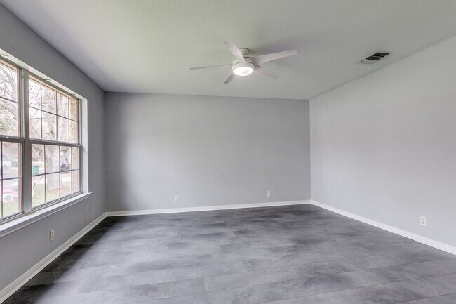 Building Photo - 3522 Eagle Creek