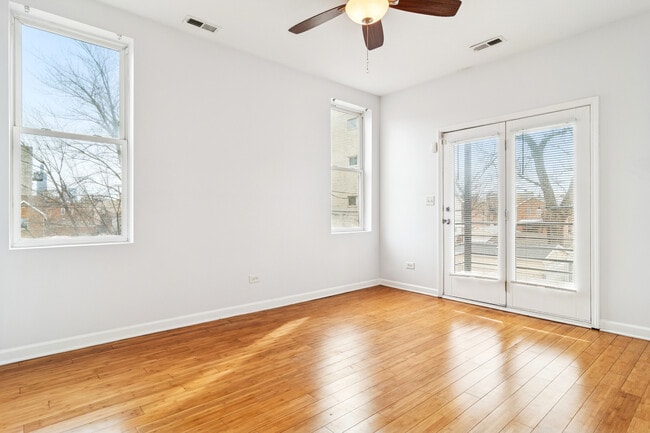 Building Photo - 2249 W Monroe St