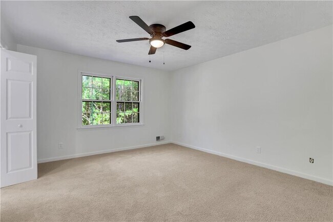 Building Photo - 4684 Ben Hill Dr