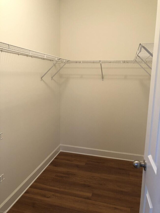 Building Photo - 8221 Lenox Creekside Dr