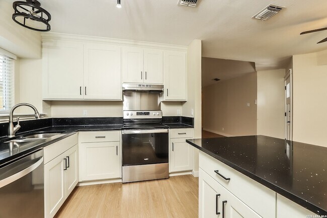 Building Photo - 362 Cypressway Dr