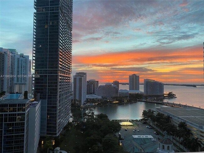 Building Photo - 500 Brickell Ave