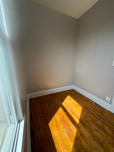 Building Photo - 3353 S Emerald Ave