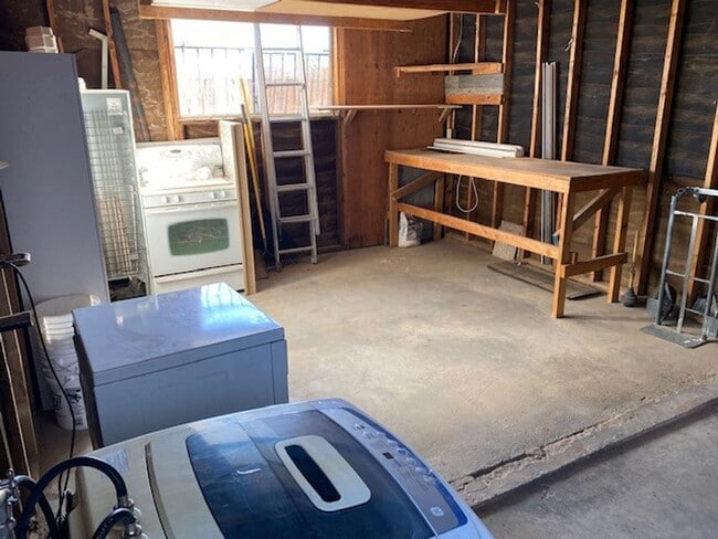 Building Photo - 2BR 2BA HOME-Fenced Yard & Workshop Garage, RV-Boat