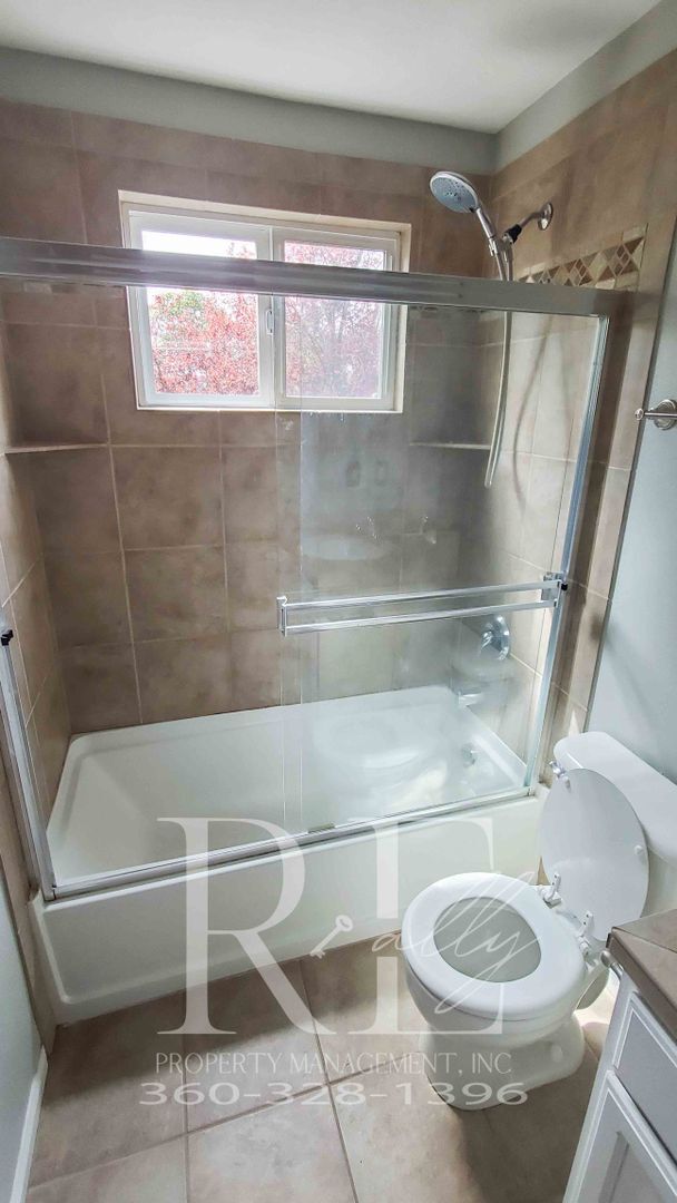 Building Photo - Modern Manette 1BR Condo with Private Pati...