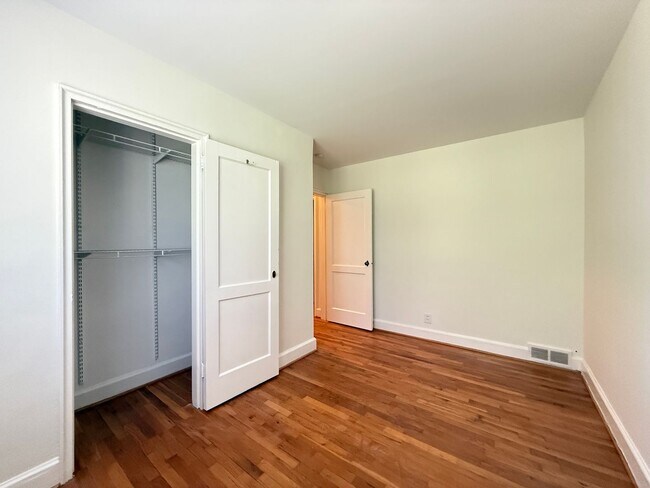 Building Photo - 715 N Avalon Rd