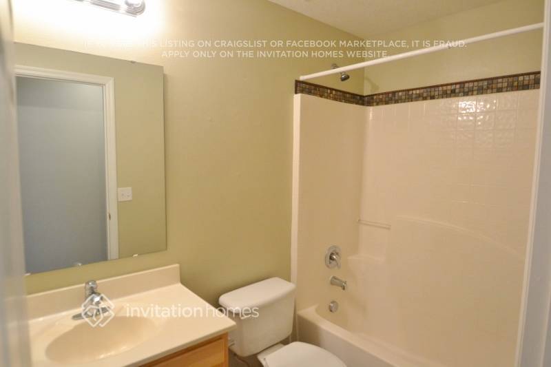 Building Photo - 992 Vanderbilt Dr